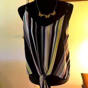 🦋tie front top size large ,luv vertical stripes